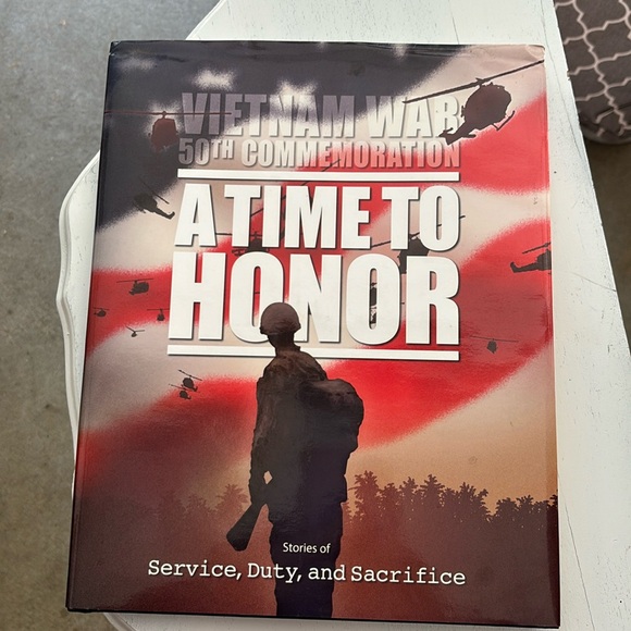 Vietnam War 50th commemoration. A time to Honor book - Picture 1 of 4